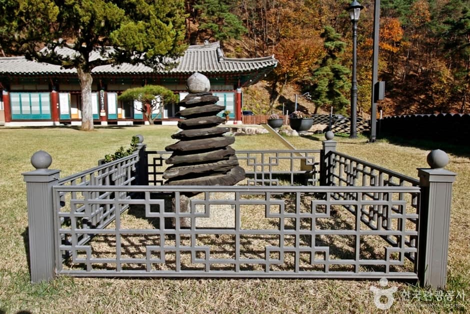 충주 창룡사 다층 청석탑 (3)