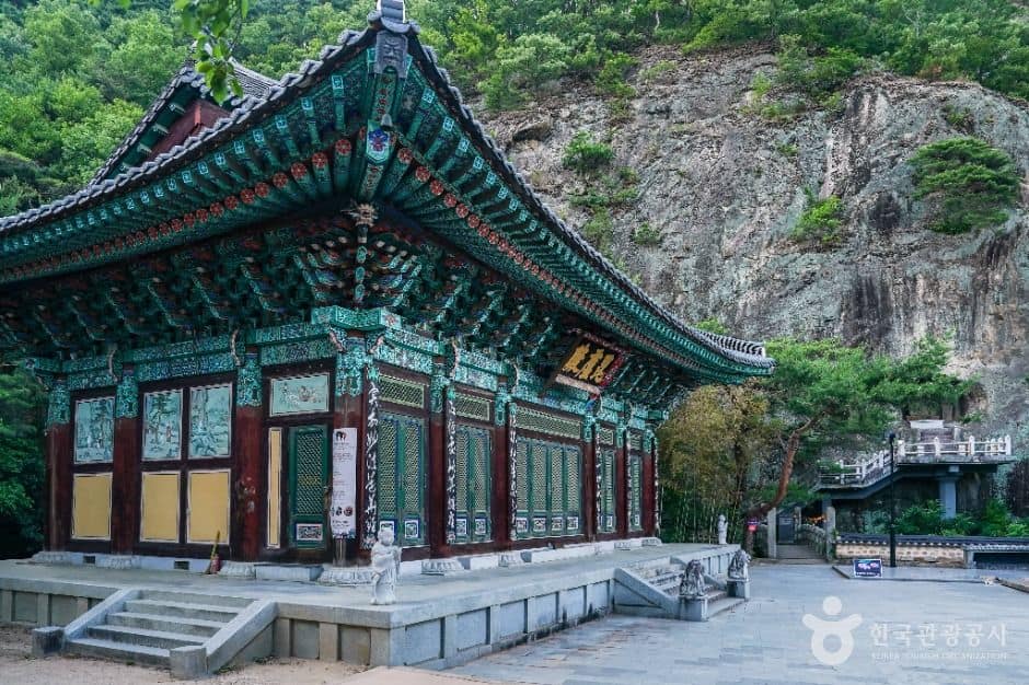 군위_군위 아미타여래삼존 석굴 (1)