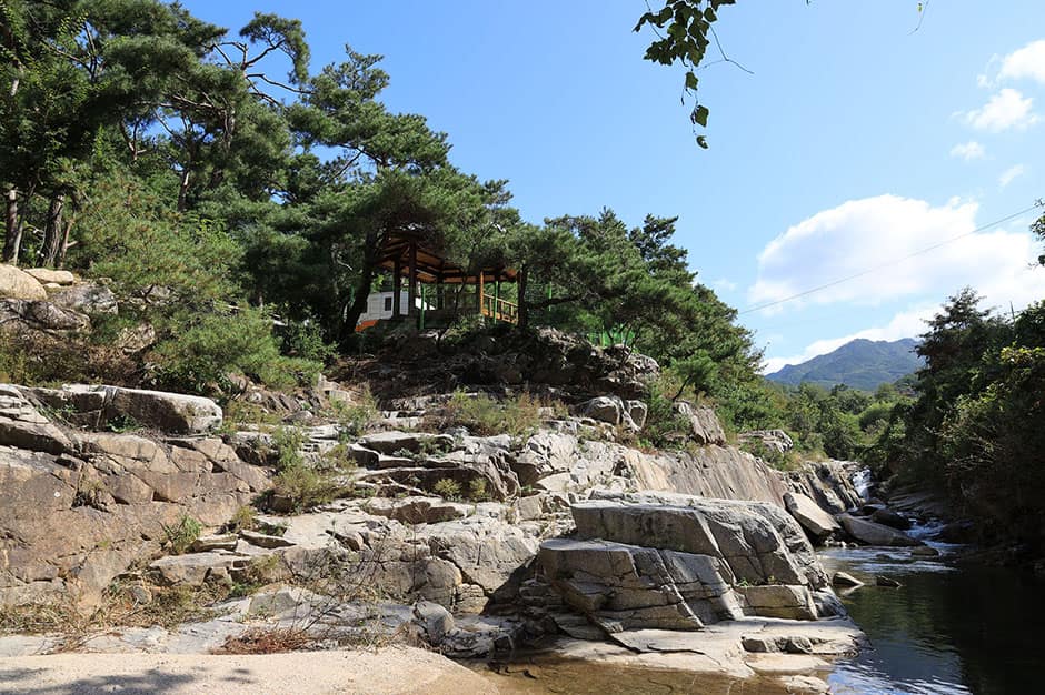 경상북도_군위군_동산계곡펜션_계곡