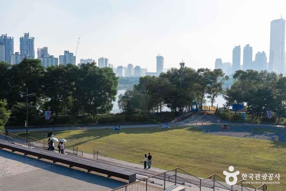 서울_서울_노들섬_잔디마당4.jpg
