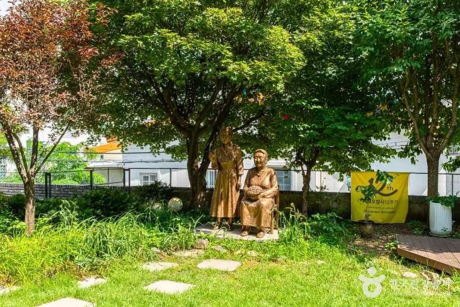 서울_마포_전쟁과여성인권박물관_외부_2.jpg