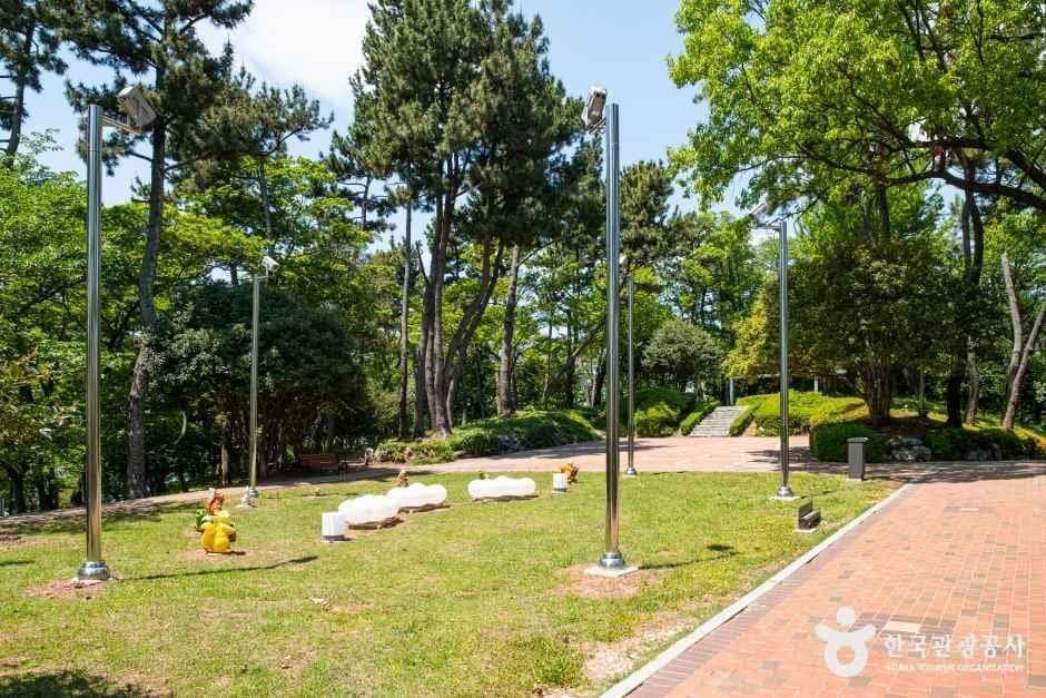 경남_사천_노산공원_외부_7.jpg