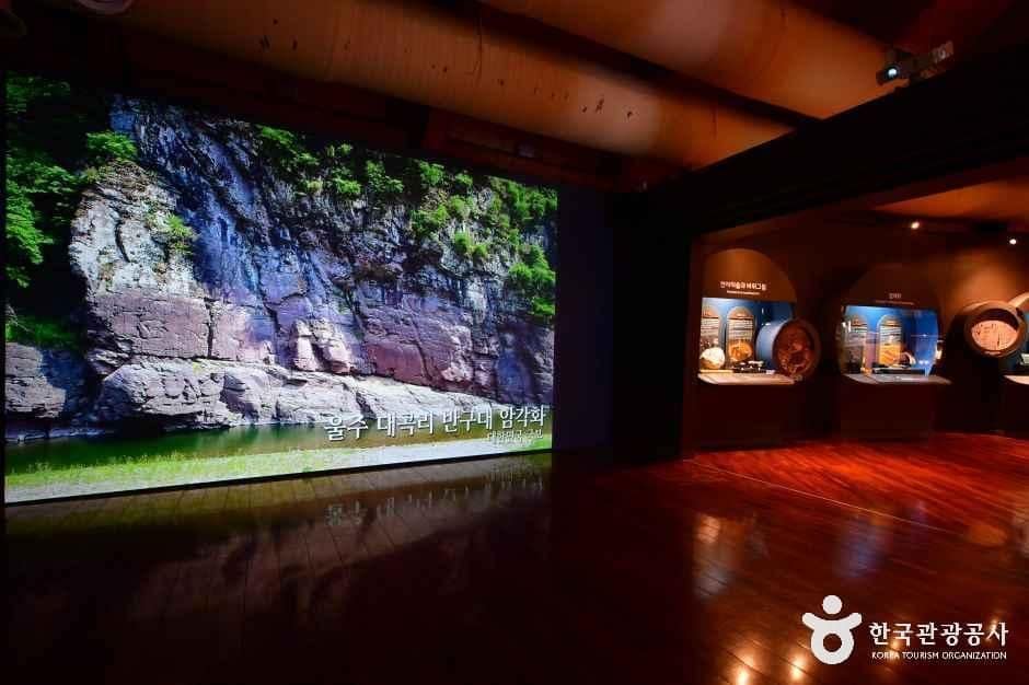 울산_울주_울산암각화박물관_내부_1.jpg