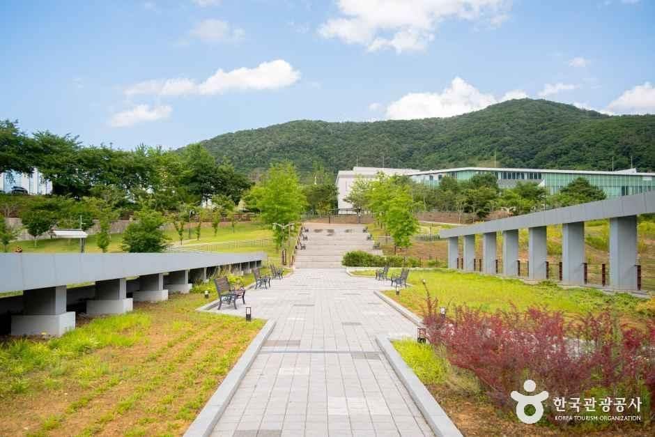 경북_영천_영천전투호국기념관_외부_06.jpg