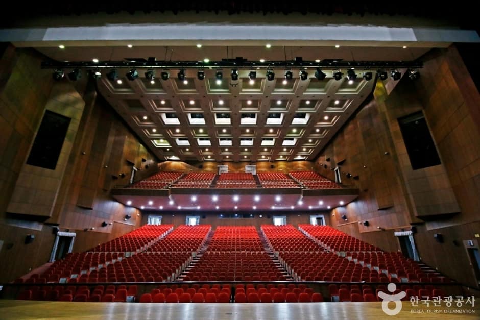 충남대학교 정심화국제문화회관 (9)