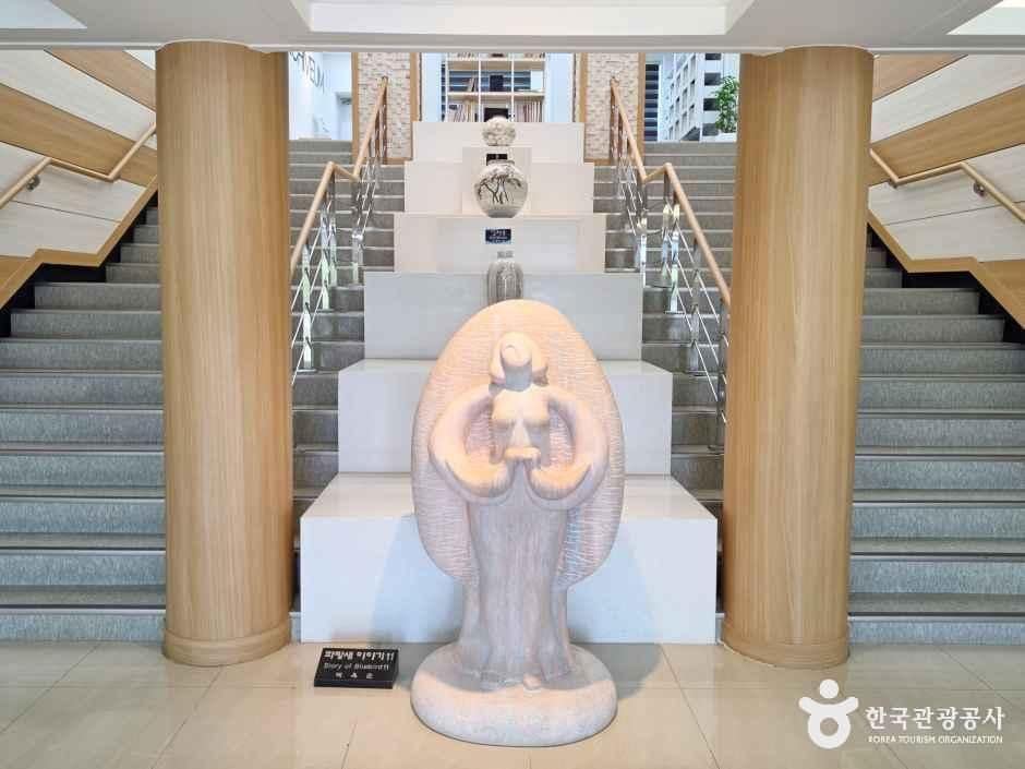 경북_김천_김천시립미술관_내부_1.jpg