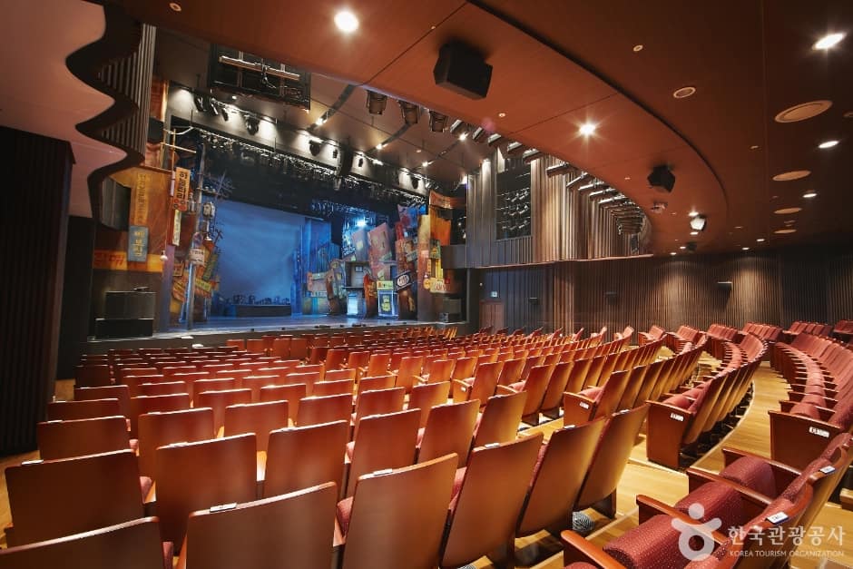 홍익대학교 대학로 아트센터 (2)