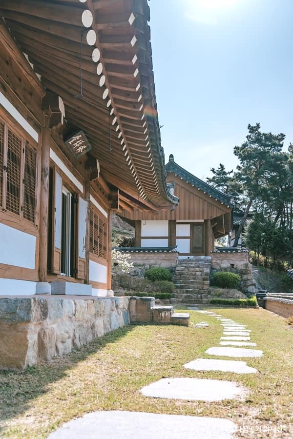 칠곡_수림사_잔디밭이 인상적인 수림사