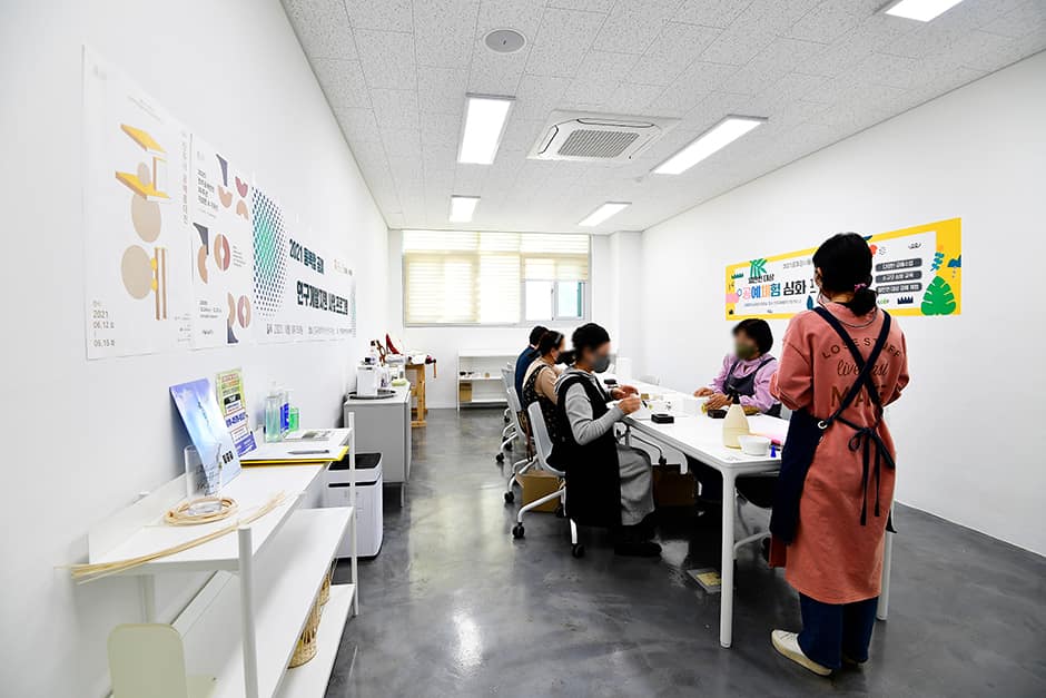 경남_진주_진주공예창작지원센터_세미나실12