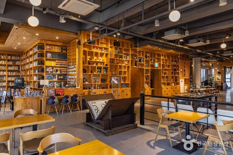 전주_전주영화호텔 영화도서관 (4)