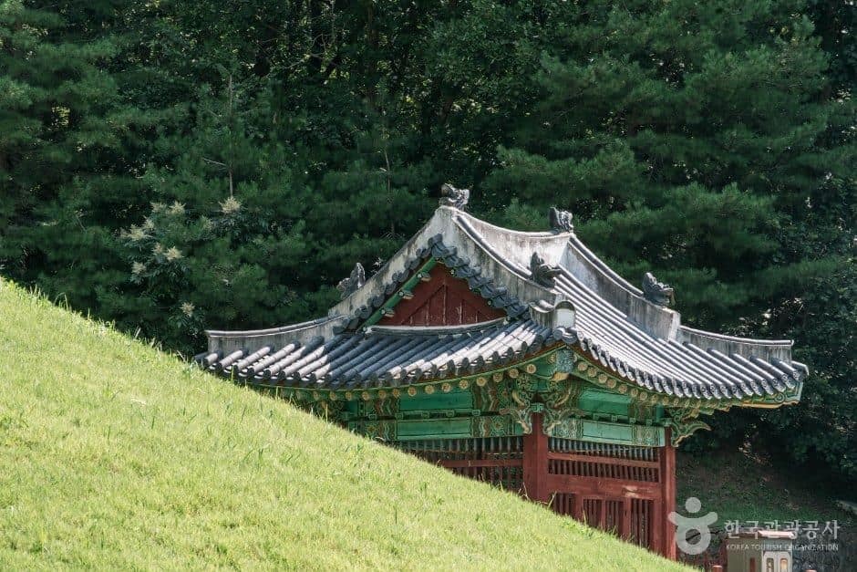 경기_연천_경순왕릉_외부_6.jpg