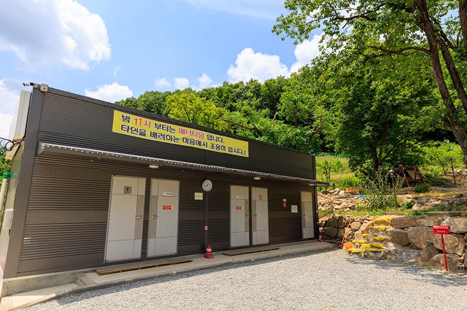 충남_천안시_서리실힐링가족캠핑장_시설_샤워장_1