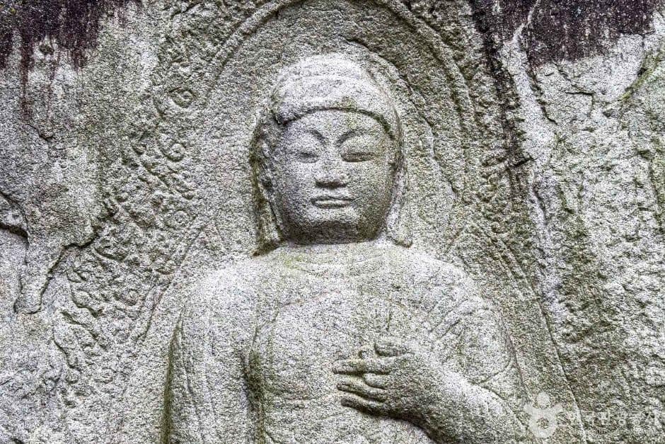 경북_경주_경주 율동 마애여래삼존입상 (9)