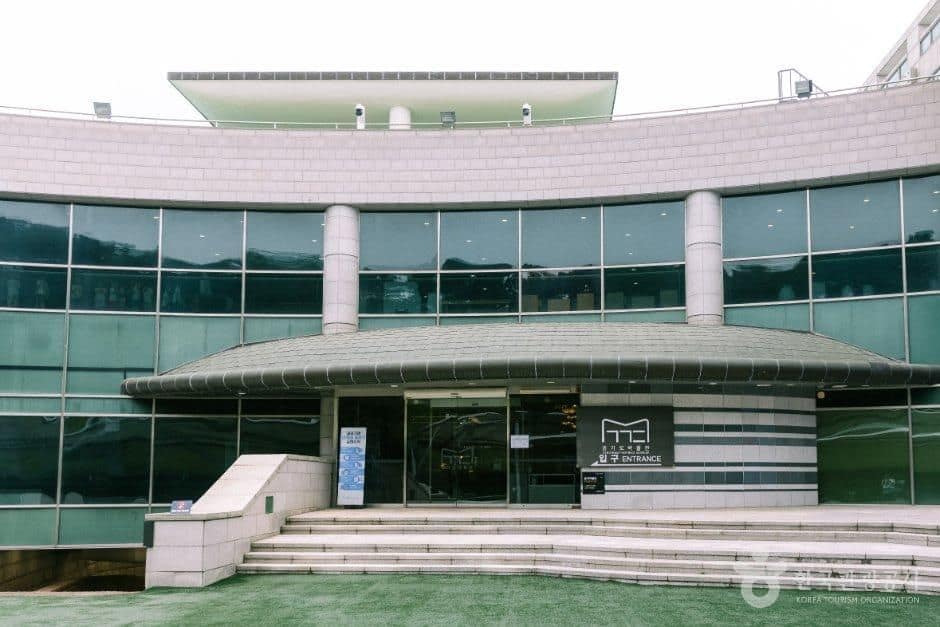 경기_용인_경기도박물관_외부_2.jpg
