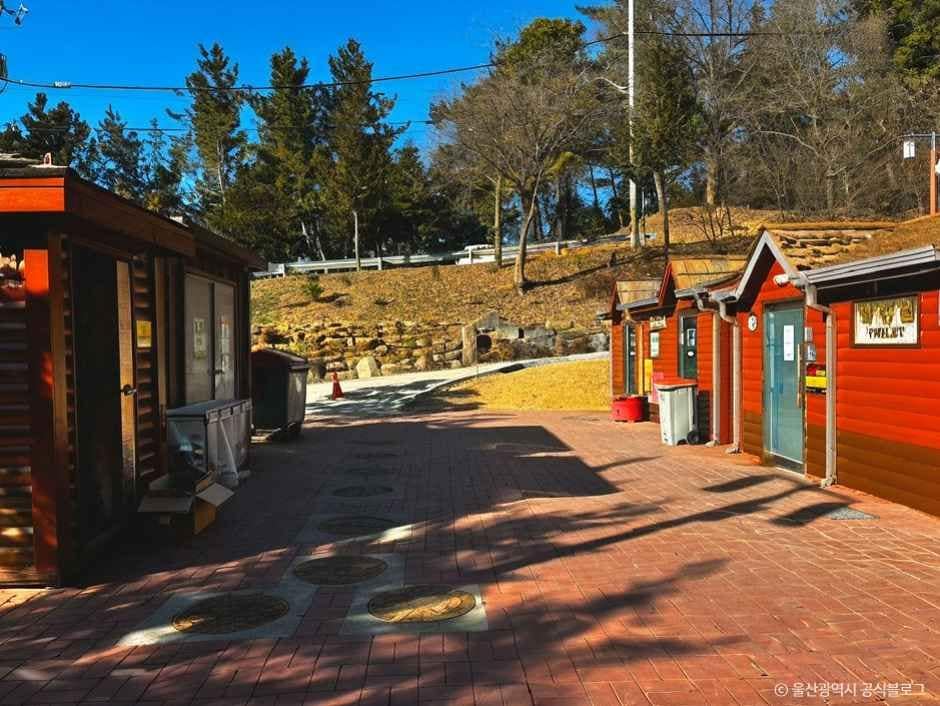 울산_입화산참살이숲제2오토캠핑장 (1).jpg