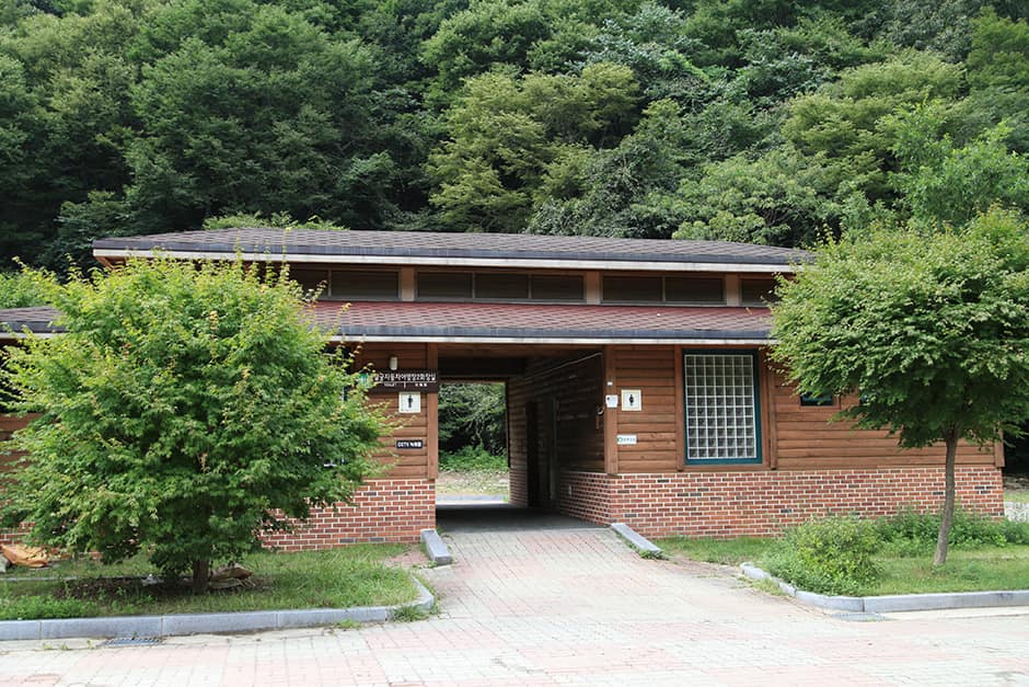 달궁자동차야영장 공용화장실