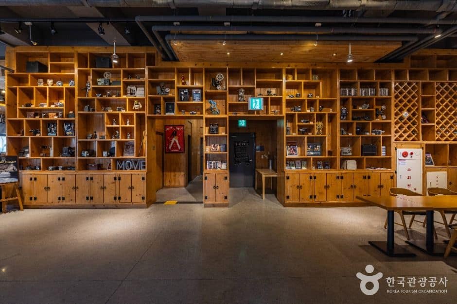 전주_전주영화호텔 영화도서관 (12)