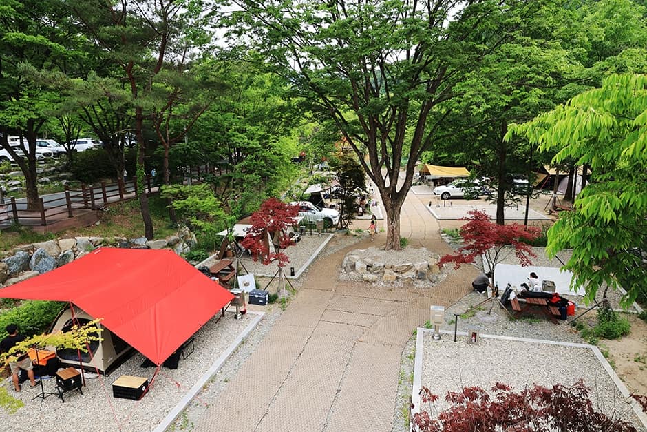 강원도_춘천시_청평사국민여가캠핑장_전경 (2)
