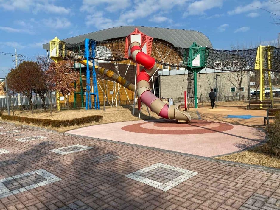춘천꿈자람어린이공원_보행로1