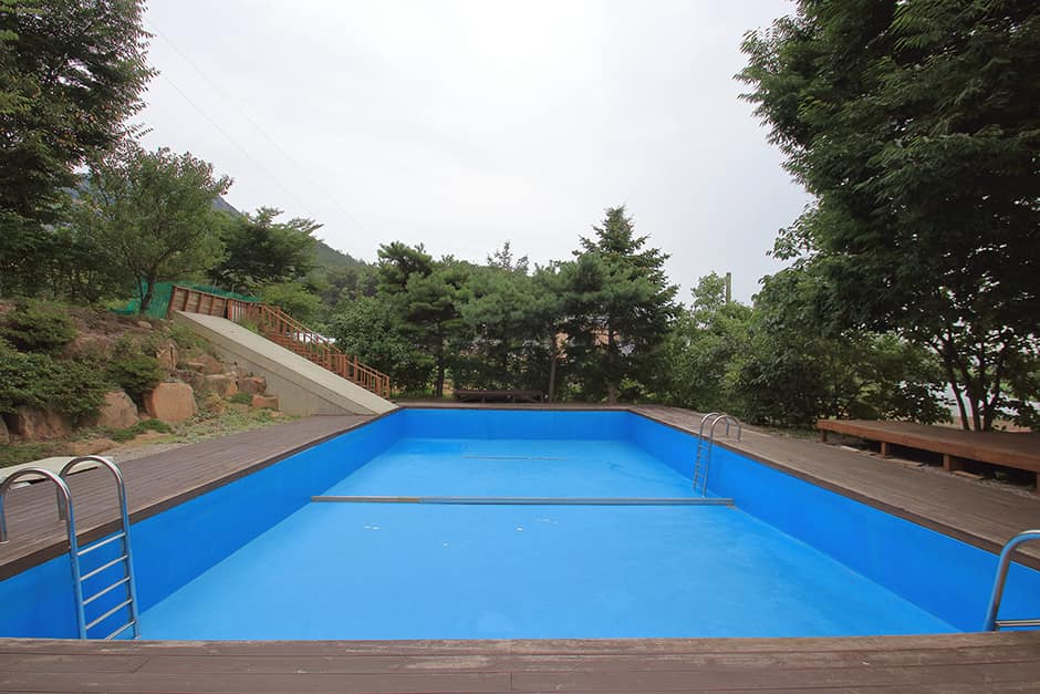 용봉산캠핑장_수영장