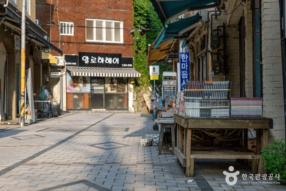 부산_중구_보수동책방골목_외부_7.png