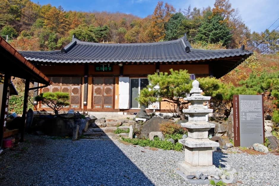 충주 고불선원 소조여래좌상 (1)