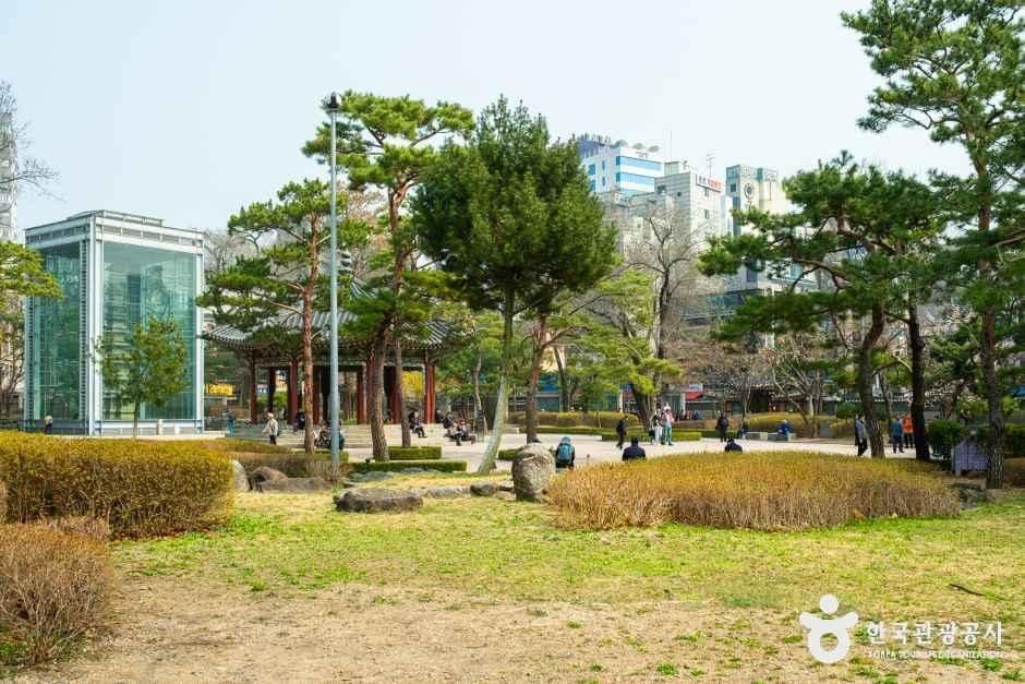 서울_종로_탑골공원_외부_7.jpg
