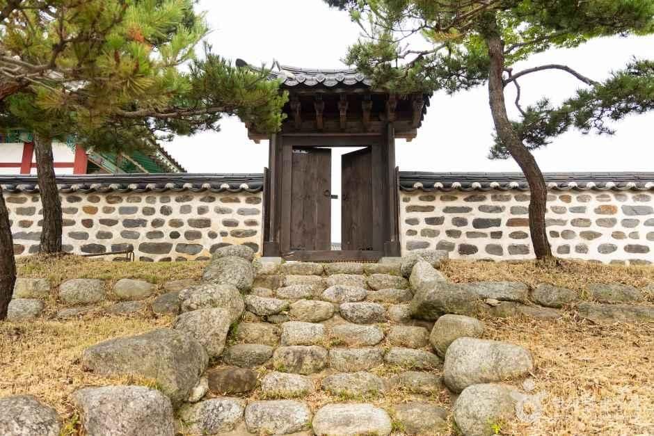충남_태안_목애당_외부_1.jpg
