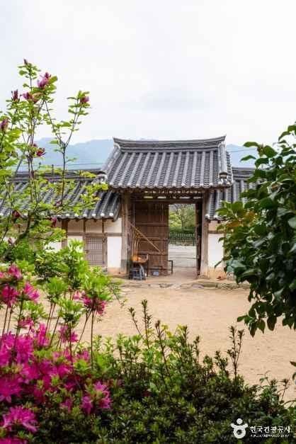 전남_구례_구례운조루고택_외부_4.jpg