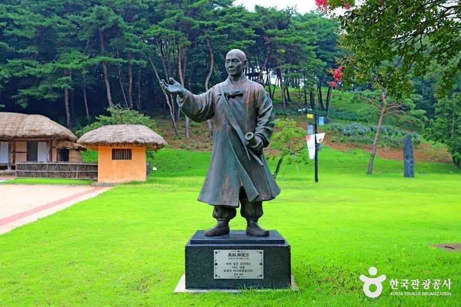 충남_홍성_만해 한용운선생 생가지_외부_4.jpg