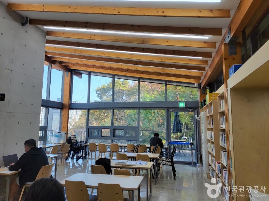 성동구립숲속도서관 (9)