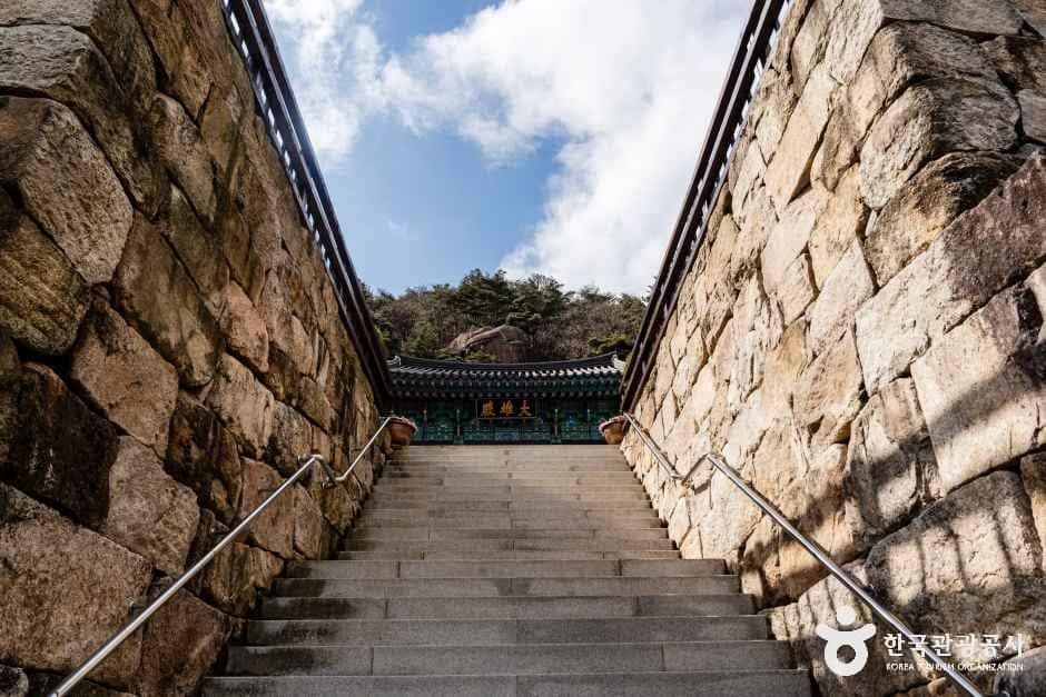 충북_옥천_용암사(옥천)_외부_1.jpg