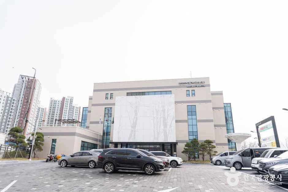 충남_천안_천안중앙도서관_외부_1.jpg
