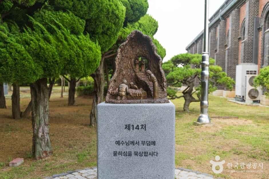 충남_태안_태안성당_외부_9.jpg