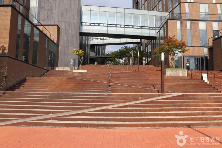 대전대학교30주년기념관 6