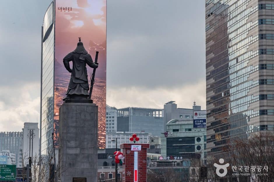 서울_충무공 이순신 동상 (1)