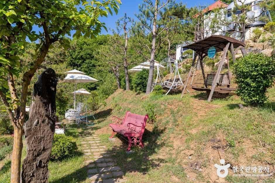 충주_충주커피박물관 글램핑카라반펜션 (6).jpg