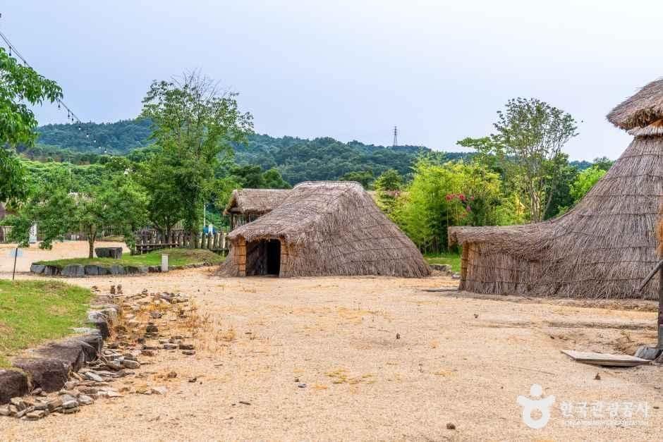 전남_화순_고인돌선사체험장_외부_8-1.jpg