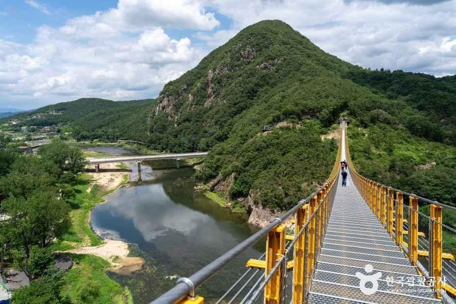 충남_금산_월영산출렁다리_외부_2.jpg