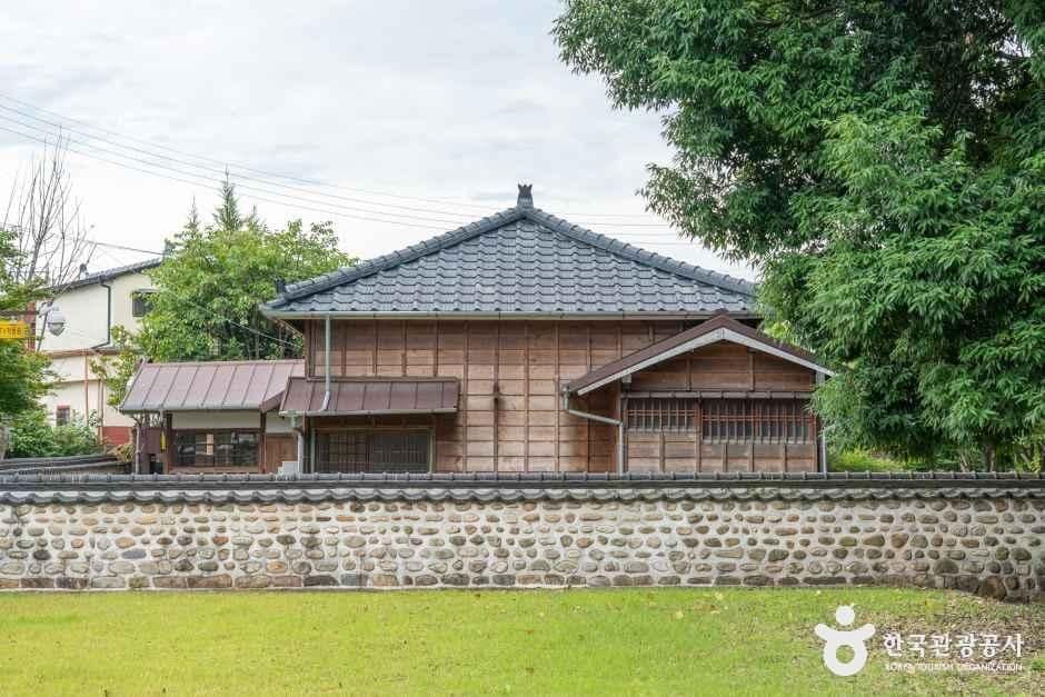 전남_광양_서울대남부연습림관사_외부_03.jpg