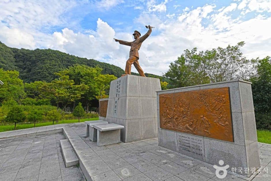 강원_춘천_춘천내평전투 호국경찰추모상 (2)