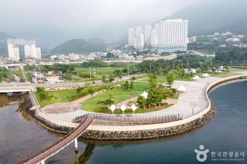 지세포항수변공원 (2)