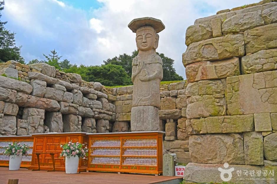 충주 미륵리 석조여래입상 (2)