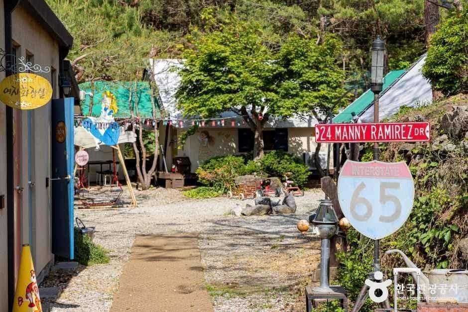 충주_충주커피박물관 글램핑카라반펜션 (4).jpg