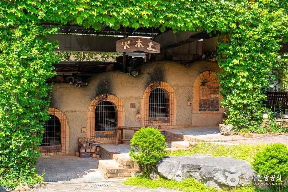경기_이천_화목토 도예연구소_외부_2.jpg