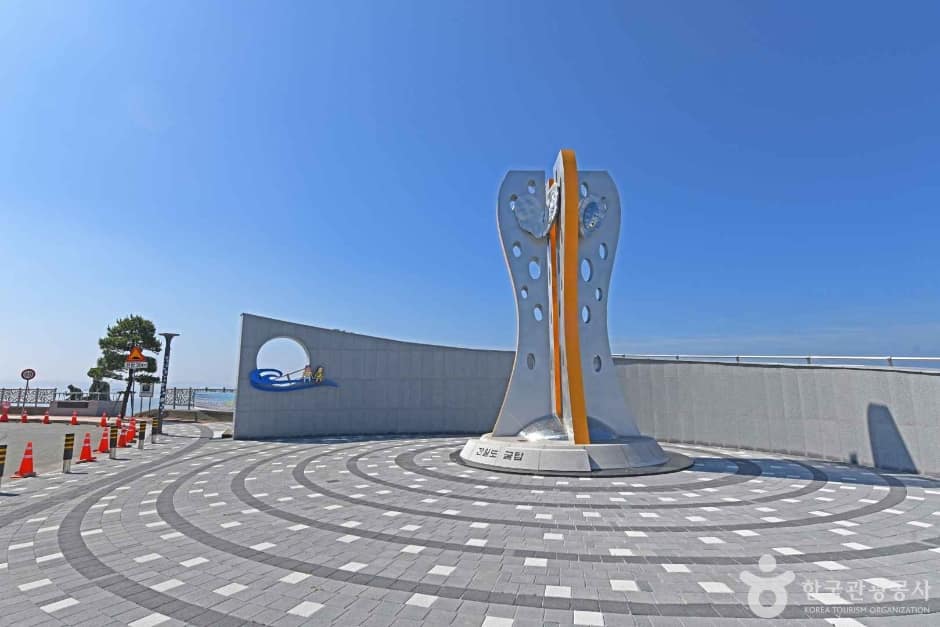 간월도 어리굴젓 기념탑 (2)