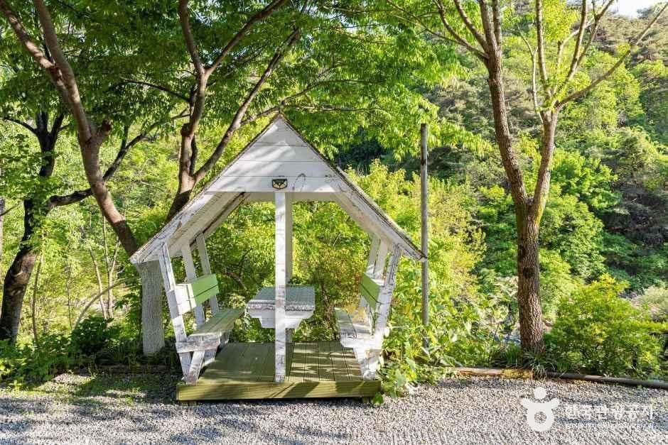 제천_모드니애캠핑장펜션 (4).jpg