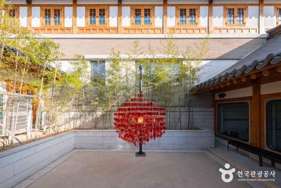 경기_수원_수원시미디어센터_외부_2.jpg
