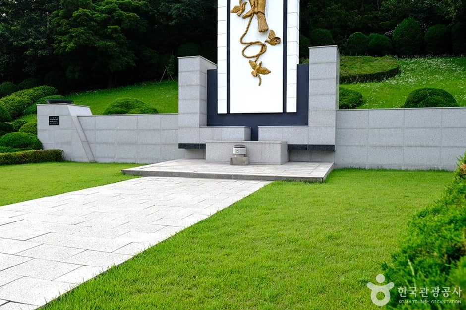 현충탑9