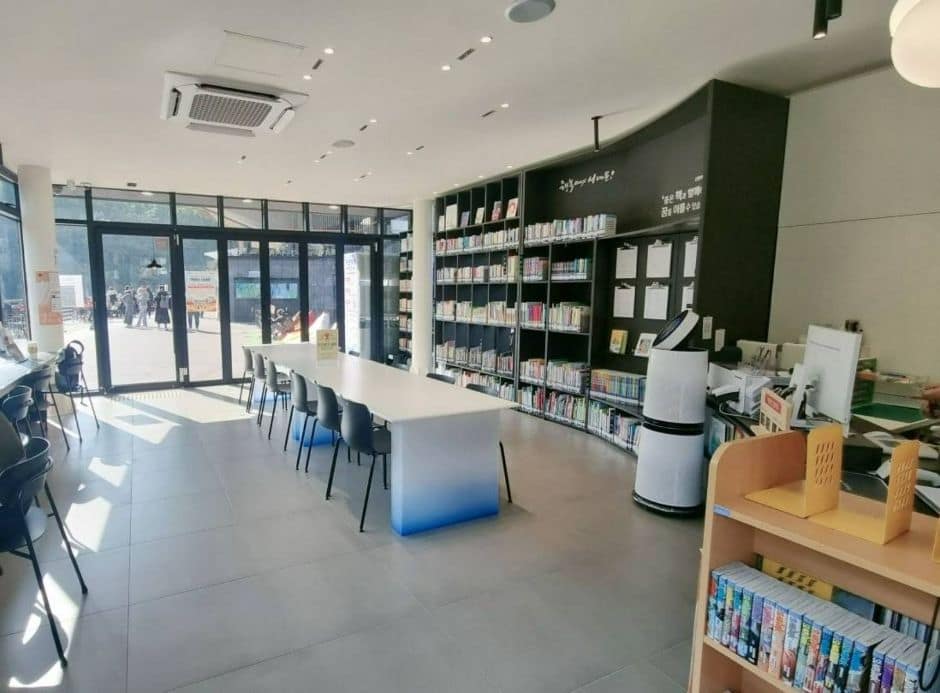 폭포책방아름인도서관_단체석